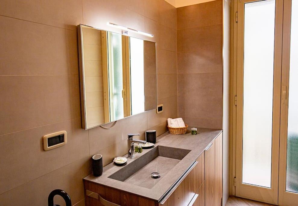 Dimora Al Colosseo, 2 Bedrooms Рим Экстерьер фото